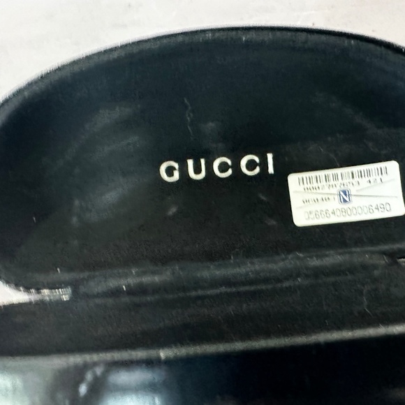 Gucci black sunglasses (need to be fixed) - Picture 7 of 8